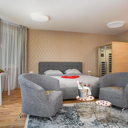 Penzion Solid Spa Hotell Mladá Boleslav Exteriör bild