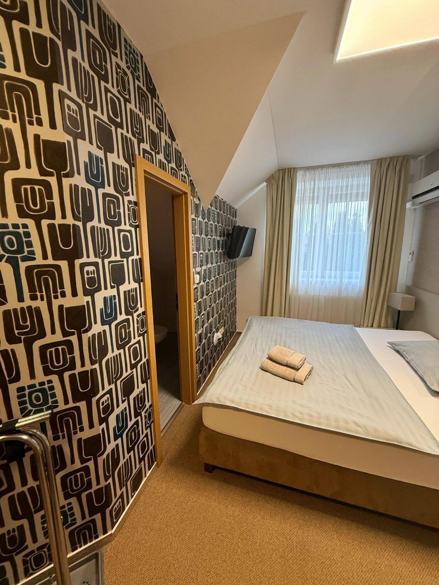 Penzion Solid Spa Hotell Mladá Boleslav Exteriör bild